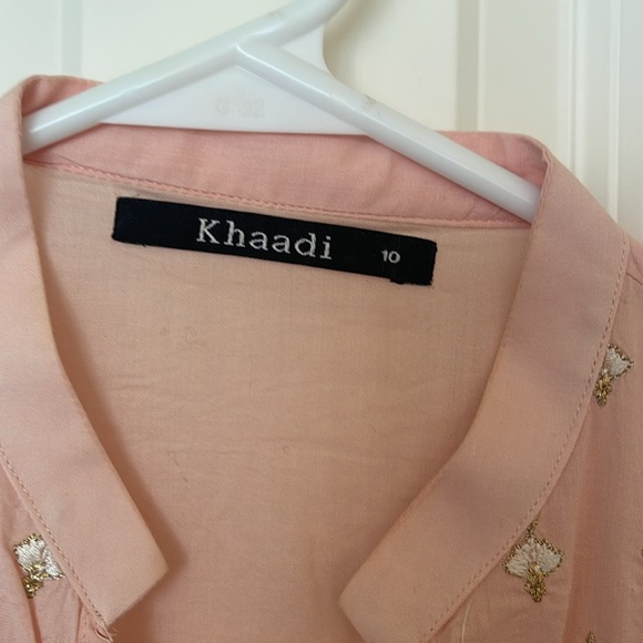 Khaadi Pakistani Indian kurta with embroidery on beautiful soft pink color. - Picture 2 of 8